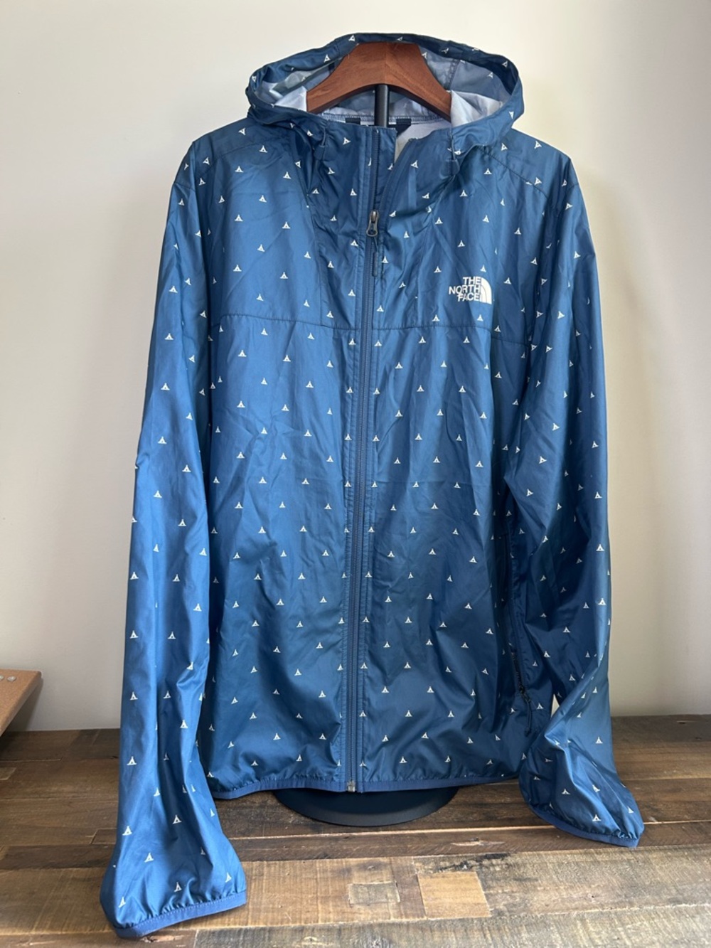 The North Face Men’s XL Lightweight Hooded Jacket Blue Pattern Windbreaker